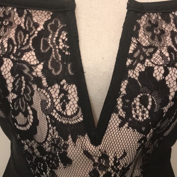 Windsor laced V-neck dress - Picture 3 of 6